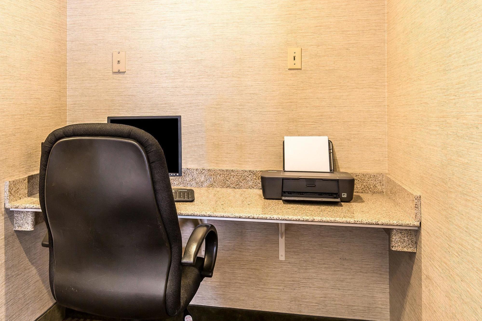 Comfort Inn&Suites Near Fallon Naval Air Station Extérieur photo