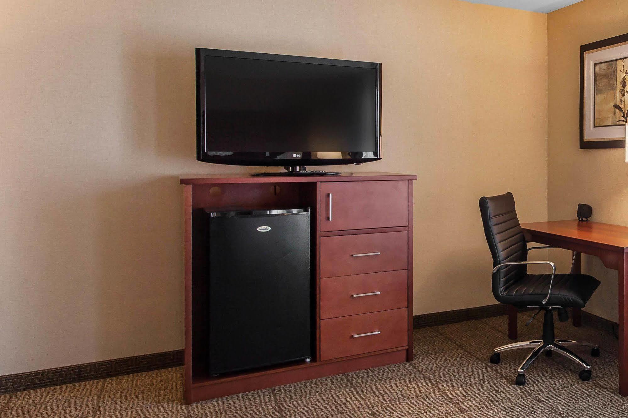 Comfort Inn&Suites Near Fallon Naval Air Station Extérieur photo